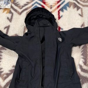 Two-in- one The Northface coat in size 5. Very versatile. Perfect condition